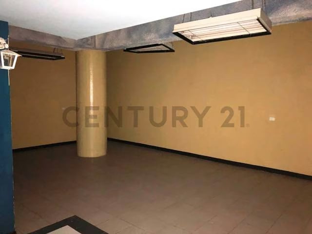 Local De 168 Mts2 En Venta En El Cc El Refugio - 10