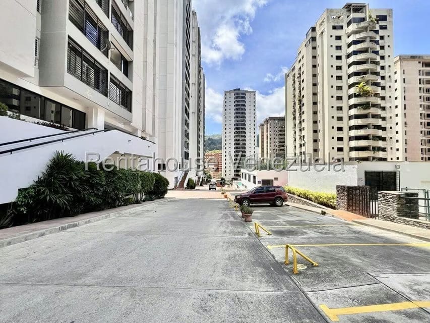 Apartamento (1 Nivel) en Venta en El Cigarral, Distrito Metropolitano - 2