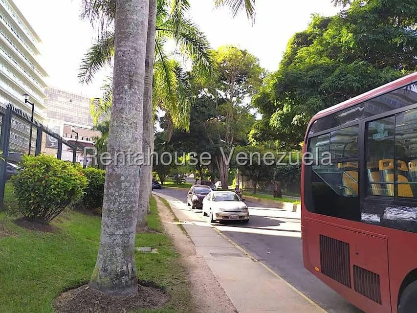 Comercial (Oficina) en Alquiler en La Lagunita Country Club, Distrito Metropolitano - 5