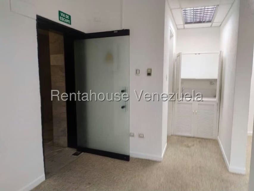 Comercial (Oficina) en Alquiler en La Lagunita Country Club, Distrito Metropolitano - 9