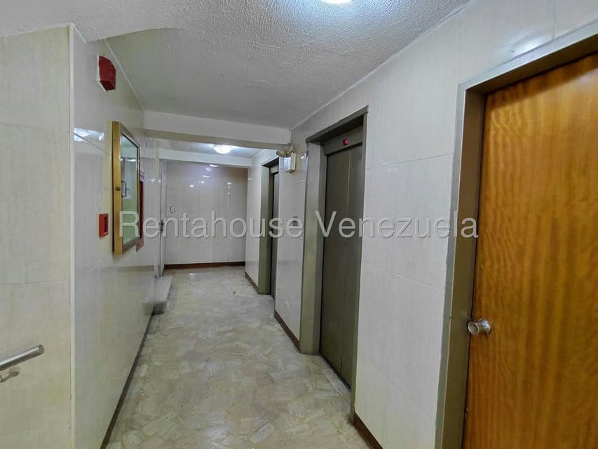 Apartamento (1 Nivel) en Venta en Guaicay, Distrito Metropolitano - 2