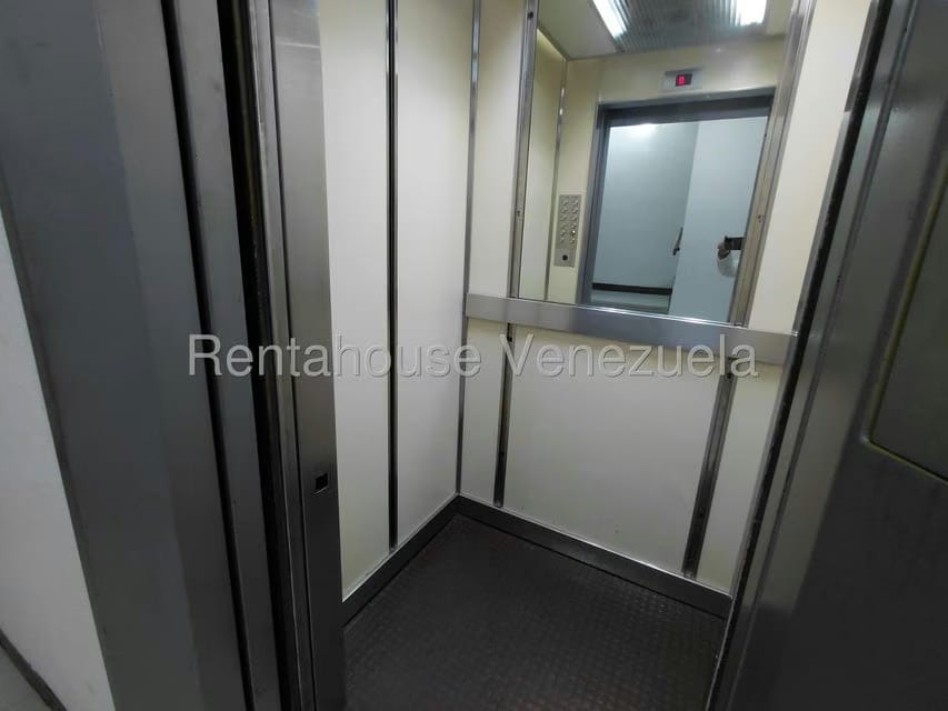 Apartamento (1 Nivel) en Venta en Guaicay, Distrito Metropolitano - 4