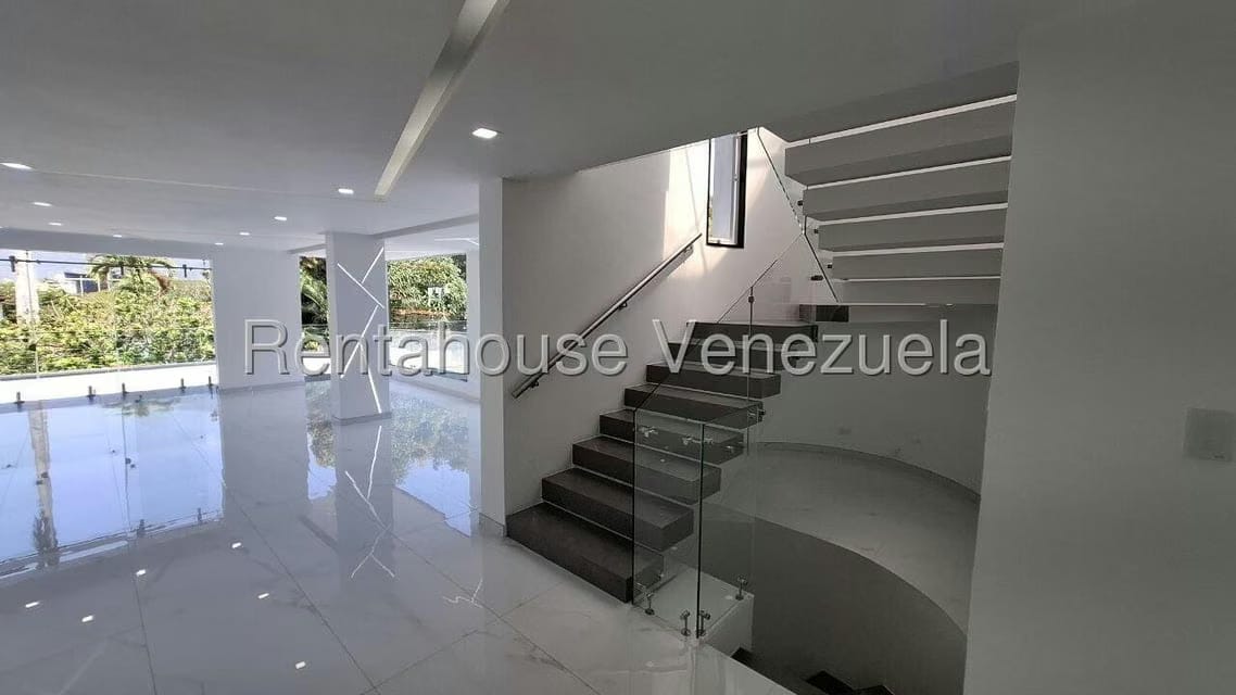 Casa (Multipes Niveles) en Venta en Macaracuay, Distrito Metropolitano - 11