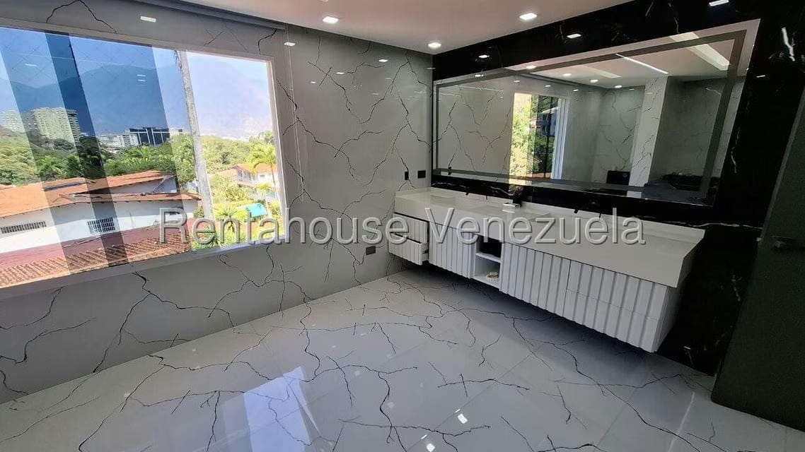 Casa (Multipes Niveles) en Venta en Macaracuay, Distrito Metropolitano - 31