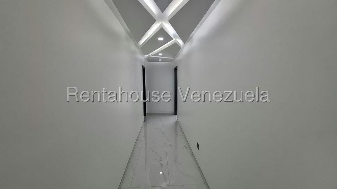 Casa (Multipes Niveles) en Venta en Macaracuay, Distrito Metropolitano - 39