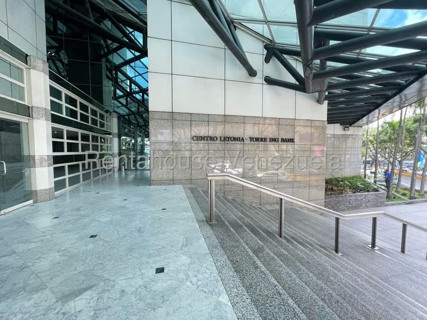 Comercial (Local Comercial) en Alquiler en La Castellana, Distrito Metropolitano - 2