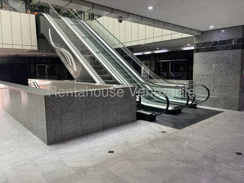 Comercial (Local Comercial) en Alquiler en La Castellana, Distrito Metropolitano - 3