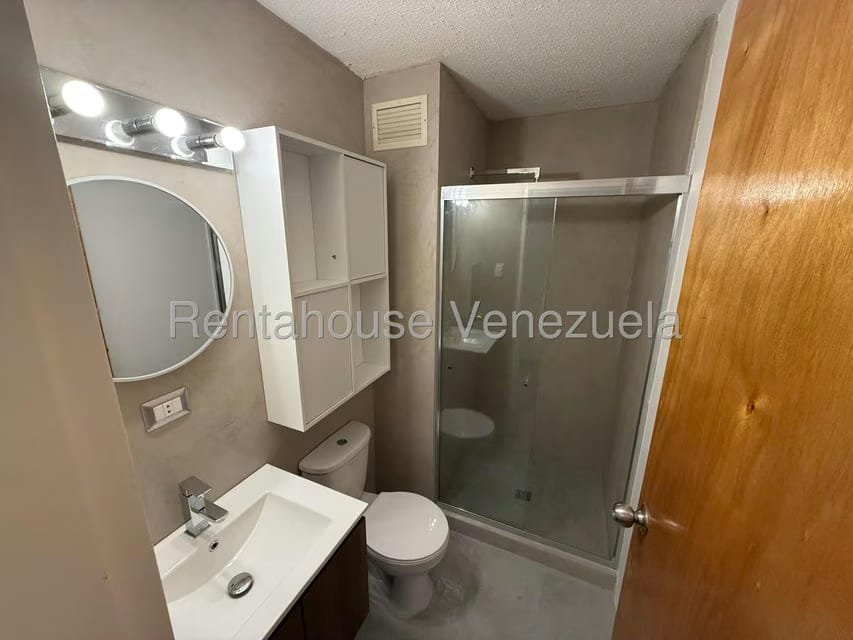 Apartamento (1 Nivel) en Alquiler en Los Naranjos Humboldt, Distrito Metropolitano - 12