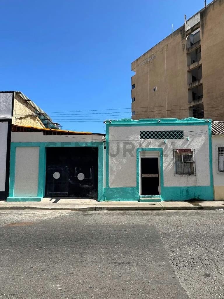 En venta casa en Puerto La Cruz para uso residencial/comercial