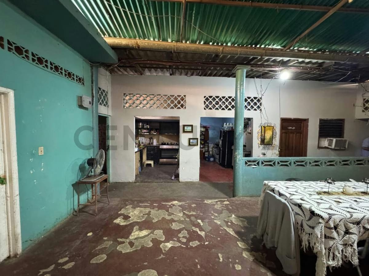 En venta casa en Puerto La Cruz para uso residencial/comercial - 2