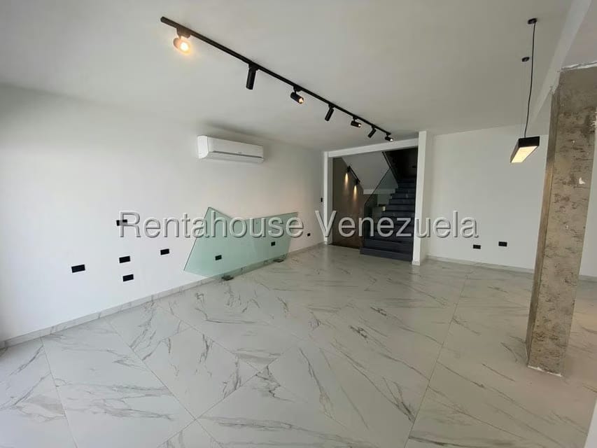 Casa (Duplex) en Venta en La Rosaleda, Lara - 13