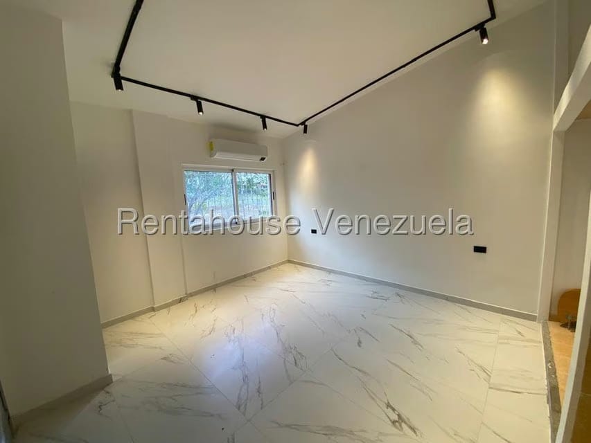 Casa (Duplex) en Venta en La Rosaleda, Lara - 16