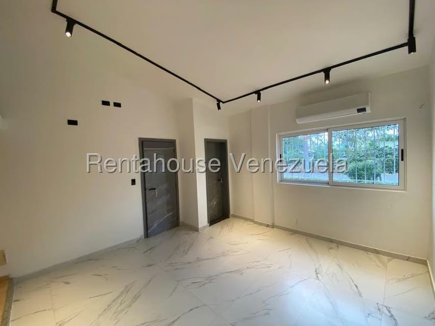 Casa (Duplex) en Venta en La Rosaleda, Lara - 17
