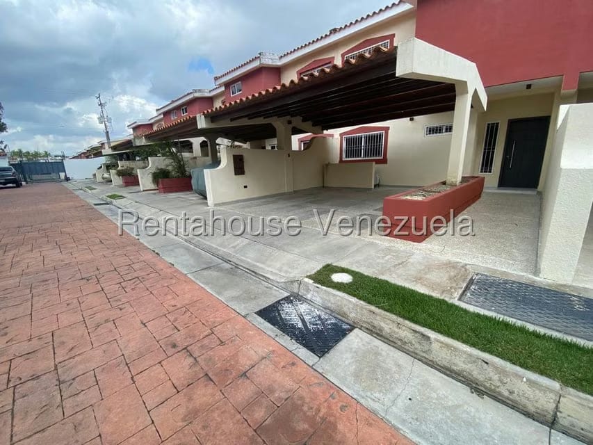 Casa (Duplex) en Venta en La Rosaleda, Lara - 3