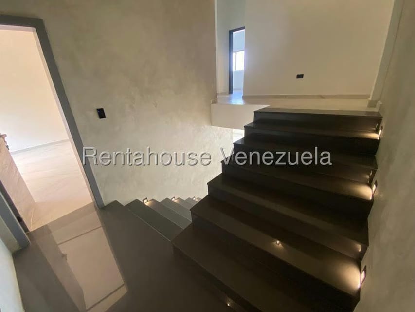Casa (Duplex) en Venta en La Rosaleda, Lara - 23