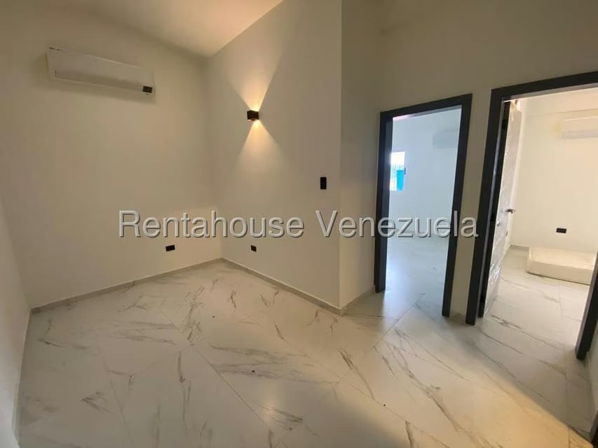 Casa (Duplex) en Venta en La Rosaleda, Lara - 24