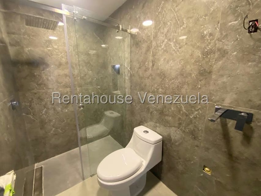 Casa (Duplex) en Venta en La Rosaleda, Lara - 25