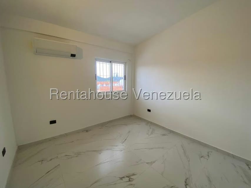 Casa (Duplex) en Venta en La Rosaleda, Lara - 26