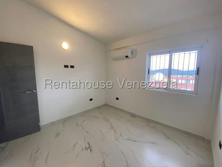 Casa (Duplex) en Venta en La Rosaleda, Lara - 27