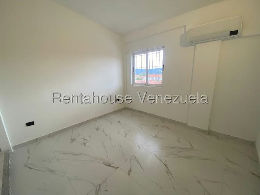 Casa (Duplex) en Venta en La Rosaleda, Lara - 29