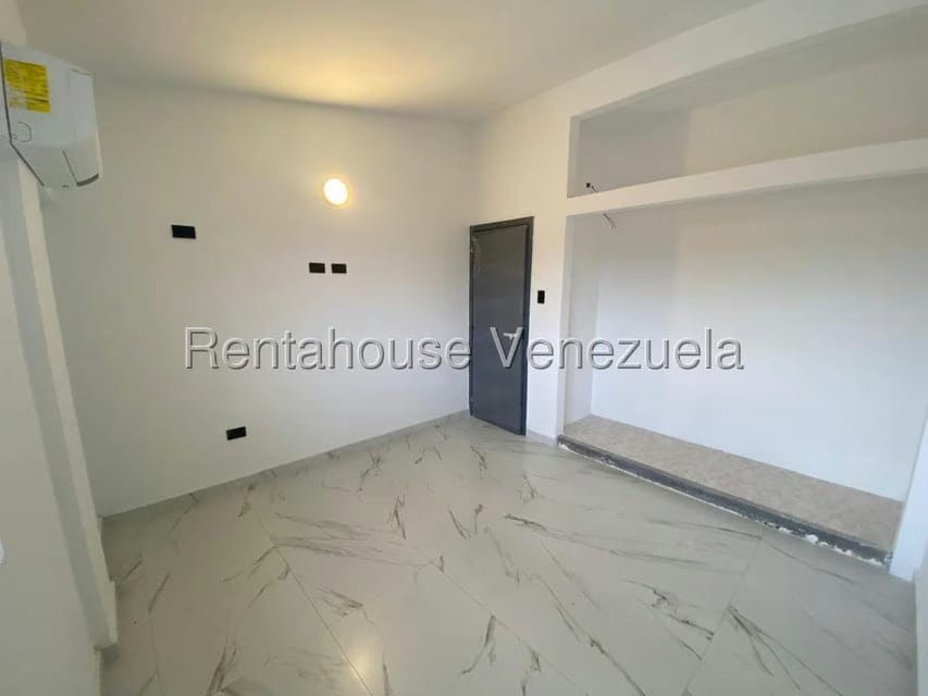 Casa (Duplex) en Venta en La Rosaleda, Lara - 30