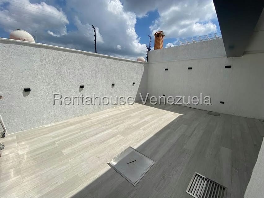 Casa (Duplex) en Venta en La Rosaleda, Lara - 35