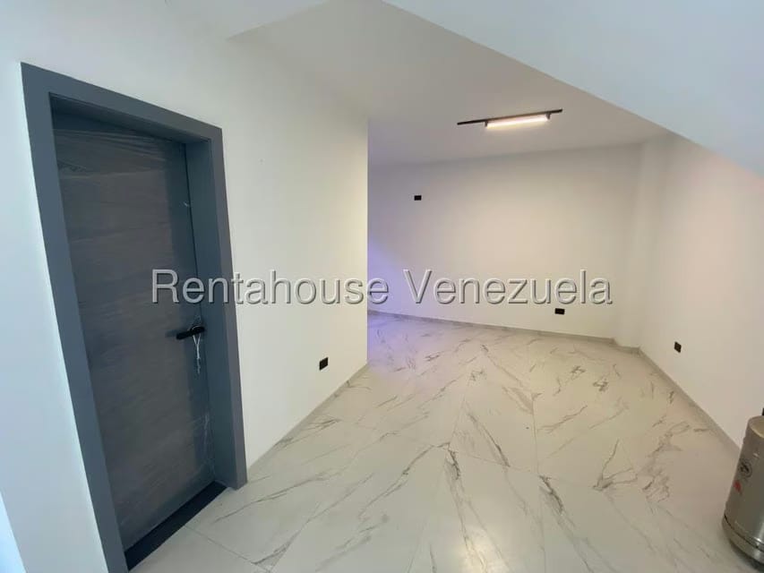 Casa (Duplex) en Venta en La Rosaleda, Lara - 5