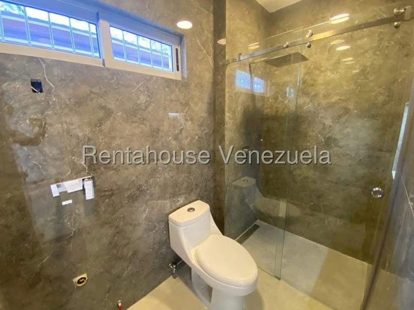 Casa (Duplex) en Venta en La Rosaleda, Lara - 9