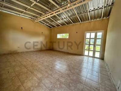 Terreno con locales comerciales - 4