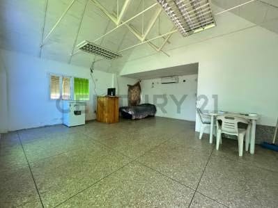 Terreno con locales comerciales - 10